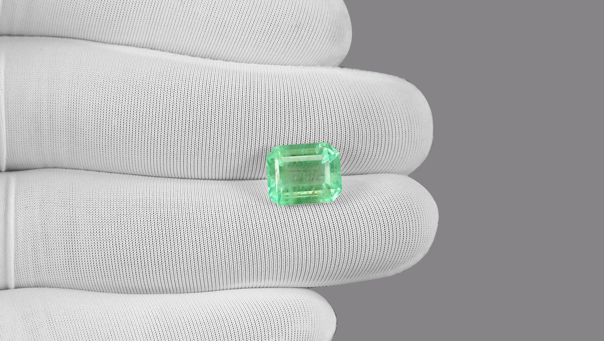 Columbian Emerald (Panna) 5.06 Carats / 5.56 Ratti