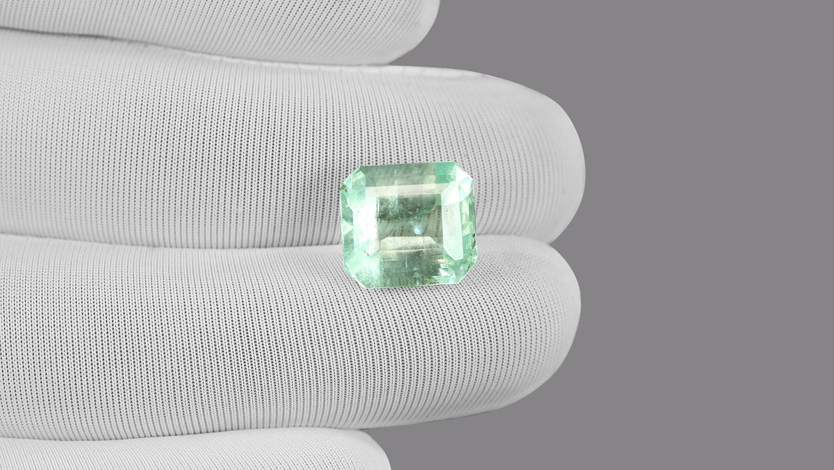 Columbian Emerald (Panna) 7.37 Carats / 8.1 Ratti