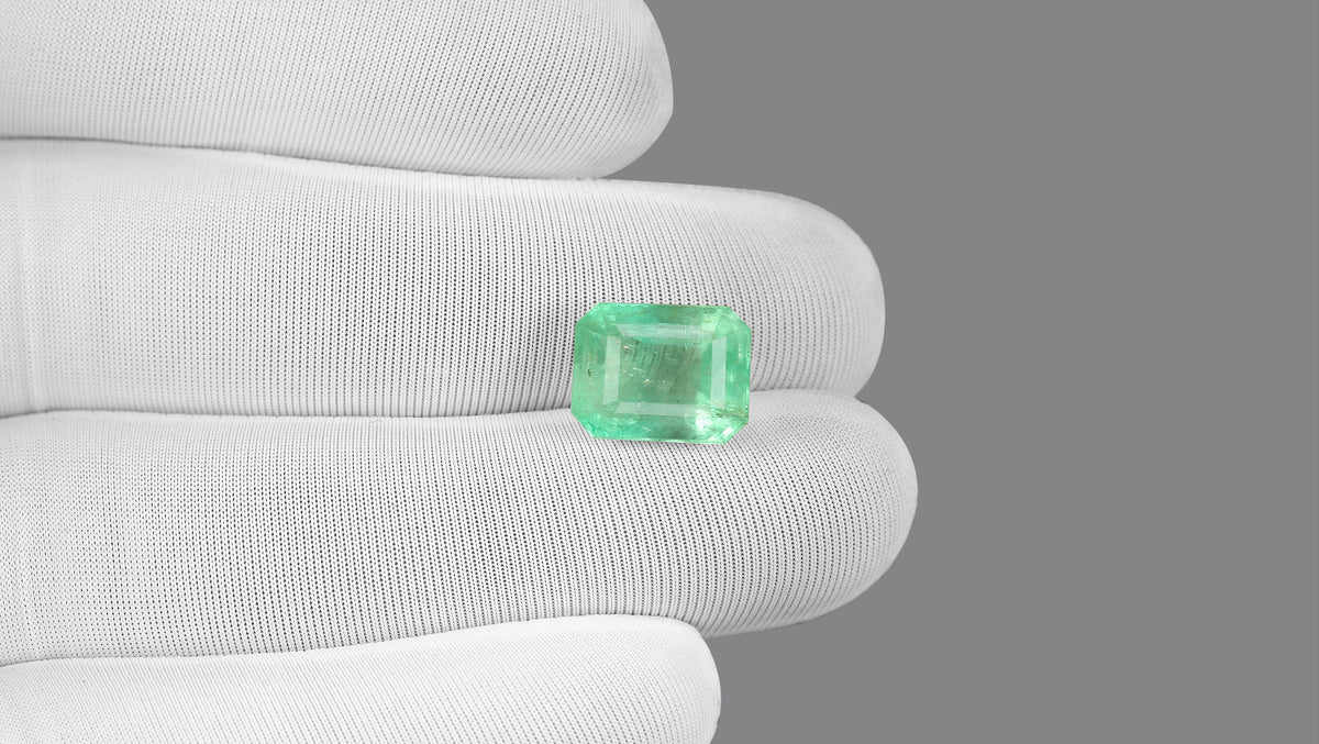 Columbian Emerald (Panna) 8.09 Carats / 8.89 Ratti