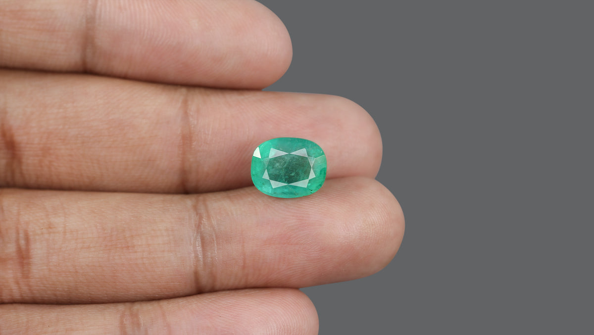 Brazil Emerald (Panna) 4.79 Carats / 5.26 Ratti