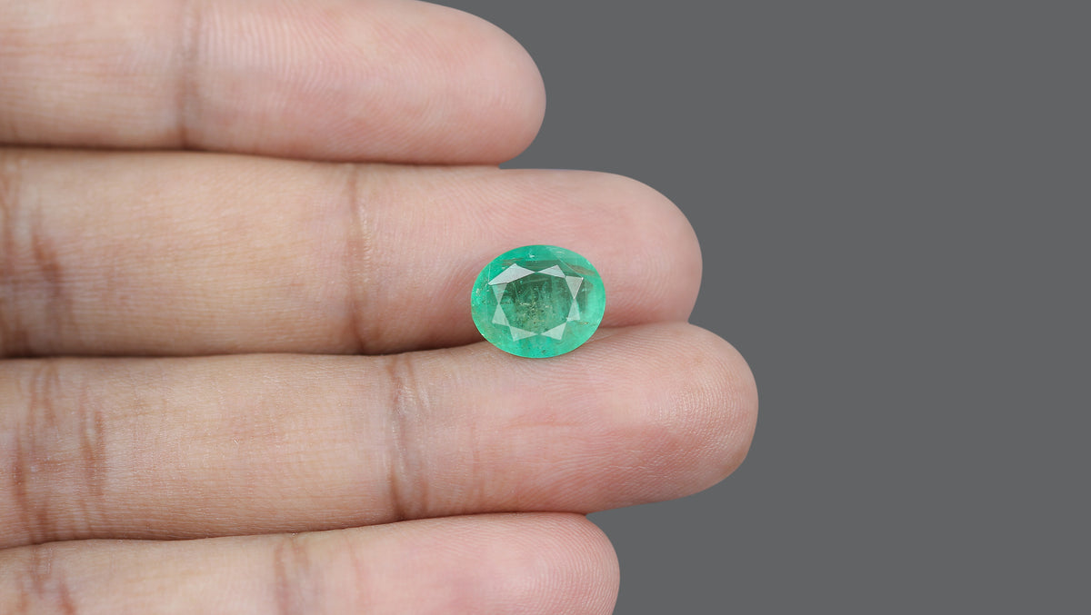 Brazil Emerald (Panna) 4.86 Carats / 5.34 Ratti