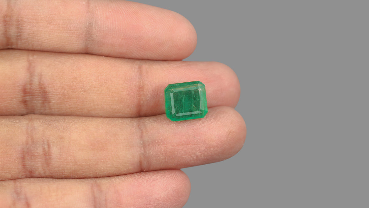 Zambian Emerald (Panna) 7.26 Carats / 7.98 Ratti