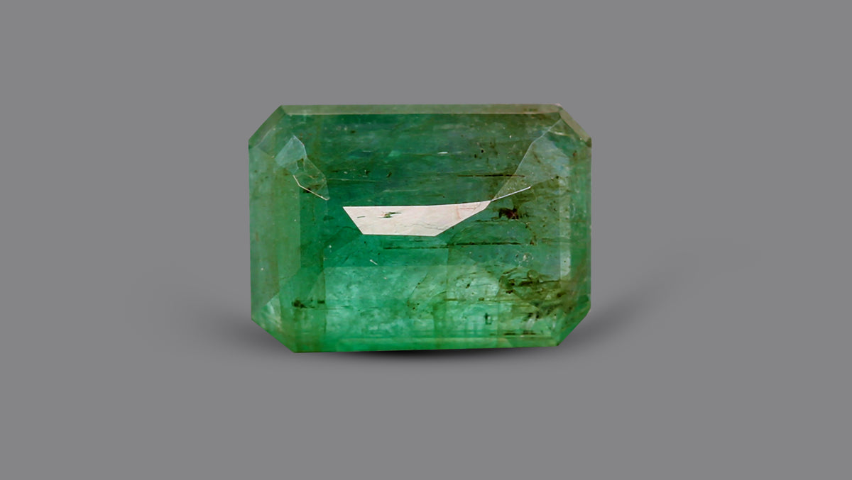 Zambian Emerald (Panna) 4.56 Carats / 5.01 Ratti