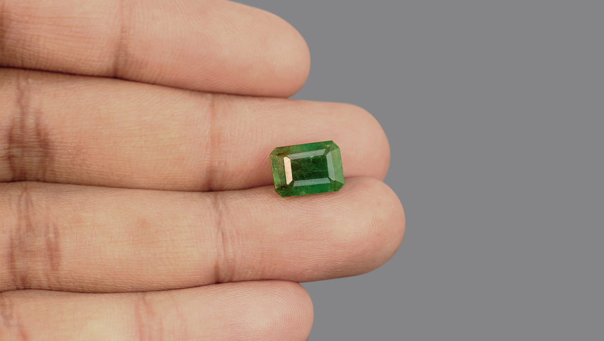 Zambian Emerald (Panna) 4.56 Carats / 5.01 Ratti
