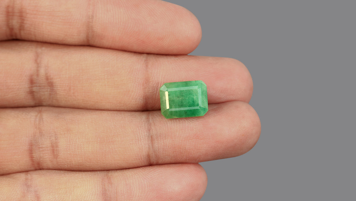 Zambian Emerald (Panna) 7.10 Carats / 7.8 Ratti