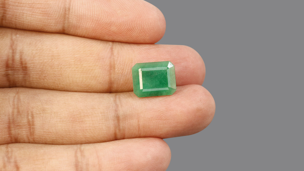 Zambian Emerald (Panna) 4.31 Carats / 4.74 Ratti