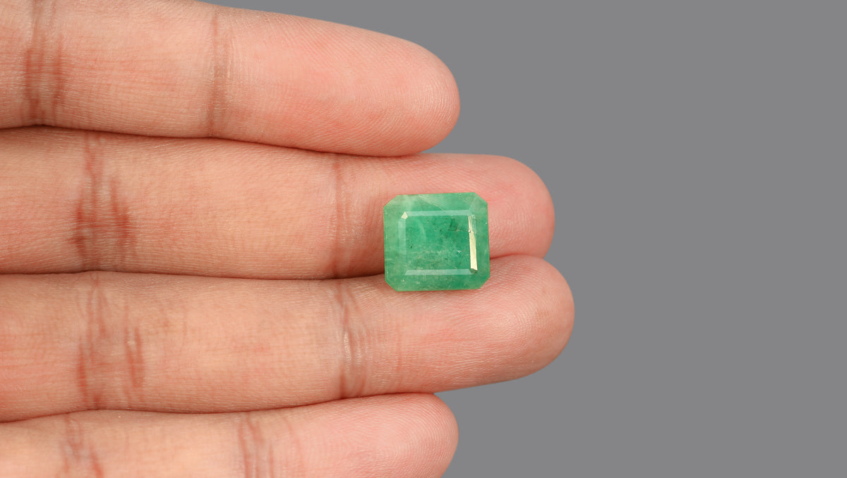 Zambian Emerald (Panna) 8.98 Carats / 9.87 Ratti