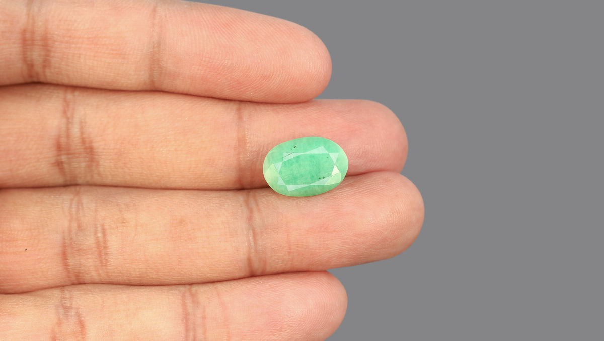 Zambian Emerald (Panna) 6.96 Carats / 7.65 Ratti