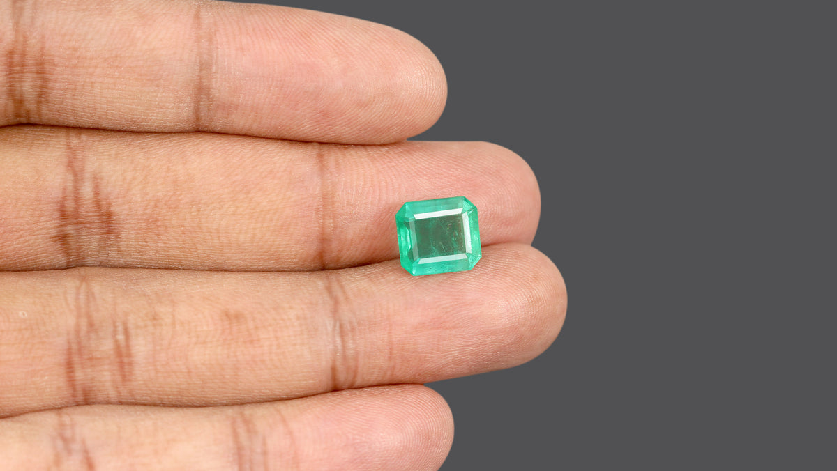 Zambian Emerald (Panna) 4.21 Carats / 4.63 Ratti
