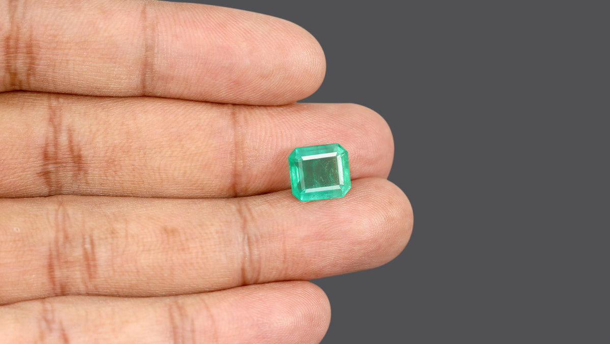 Zambian Emerald (Panna) 4.21 Carats / 4.63 Ratti