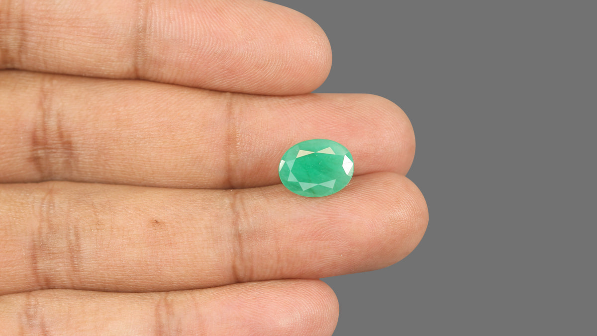 Brazil Emerald (Panna) 4.65 Carats / 5.11 Ratti