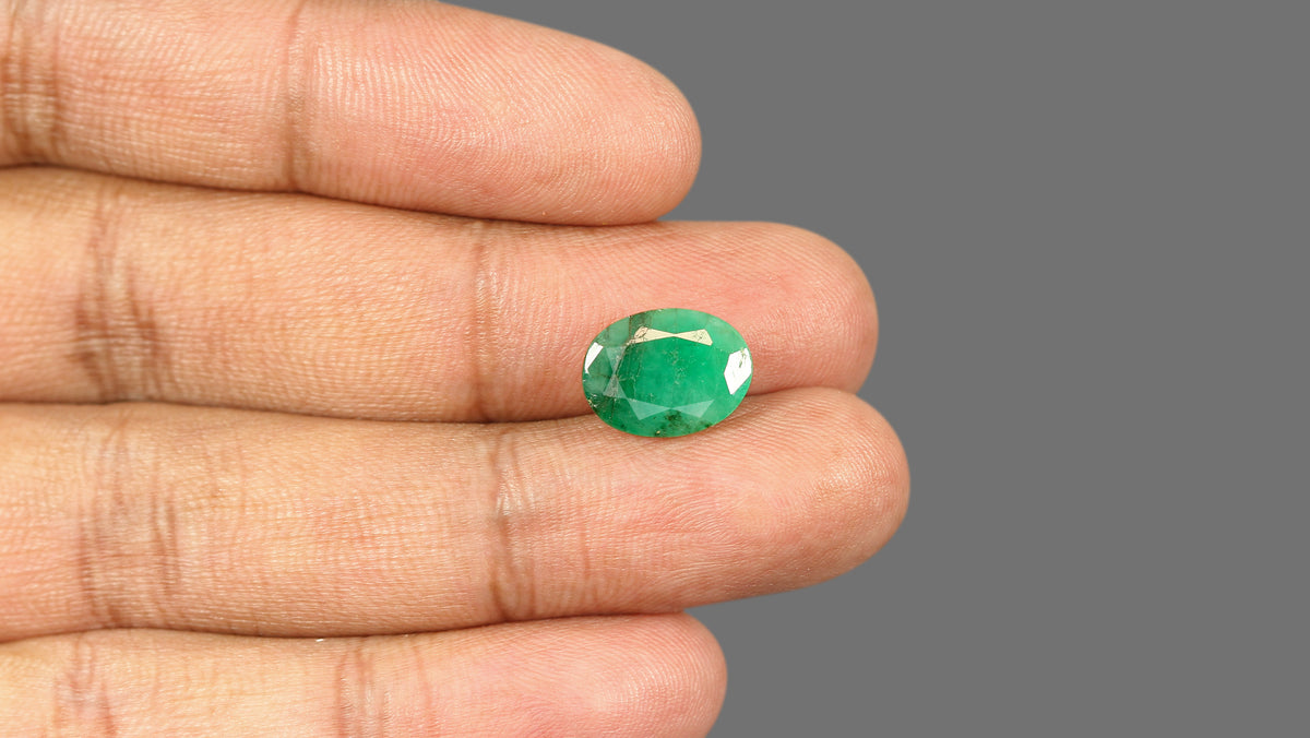 Brazil Emerald (Panna) 4.45 Carats / 4.89 Ratti
