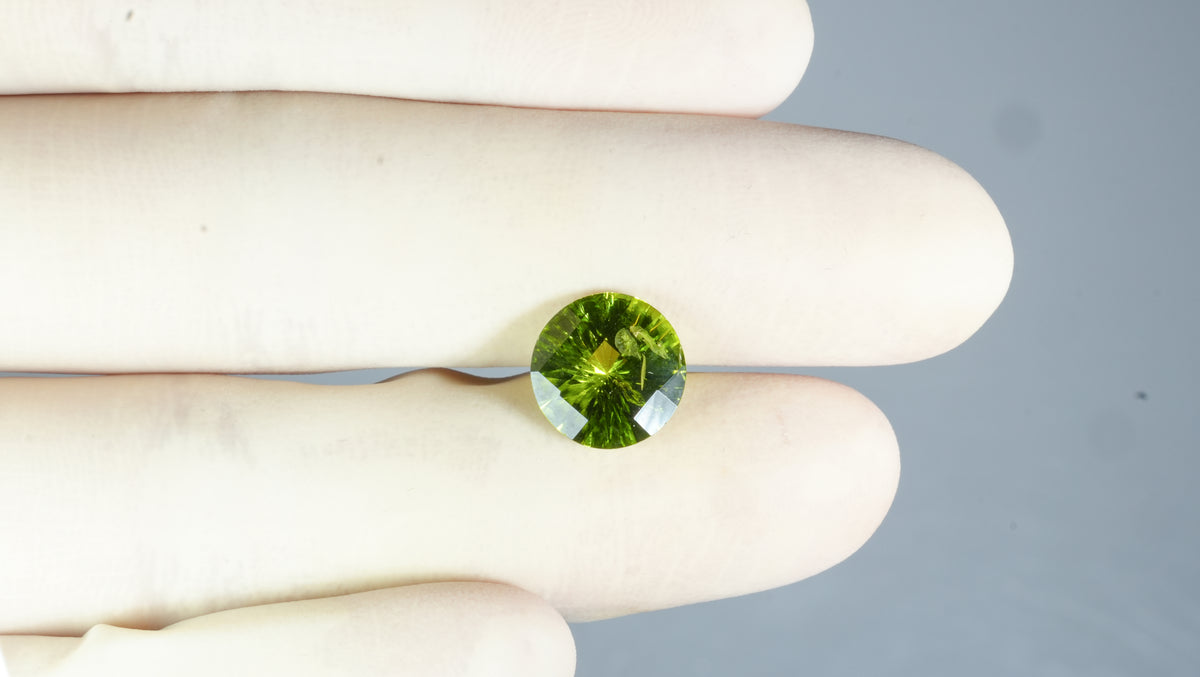 Natural Peridot 4.66 Carats / 5.12 Ratti