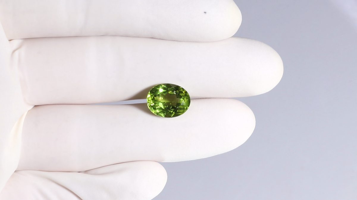 Natural Peridot 6.13 Carats / 6.74 Ratti