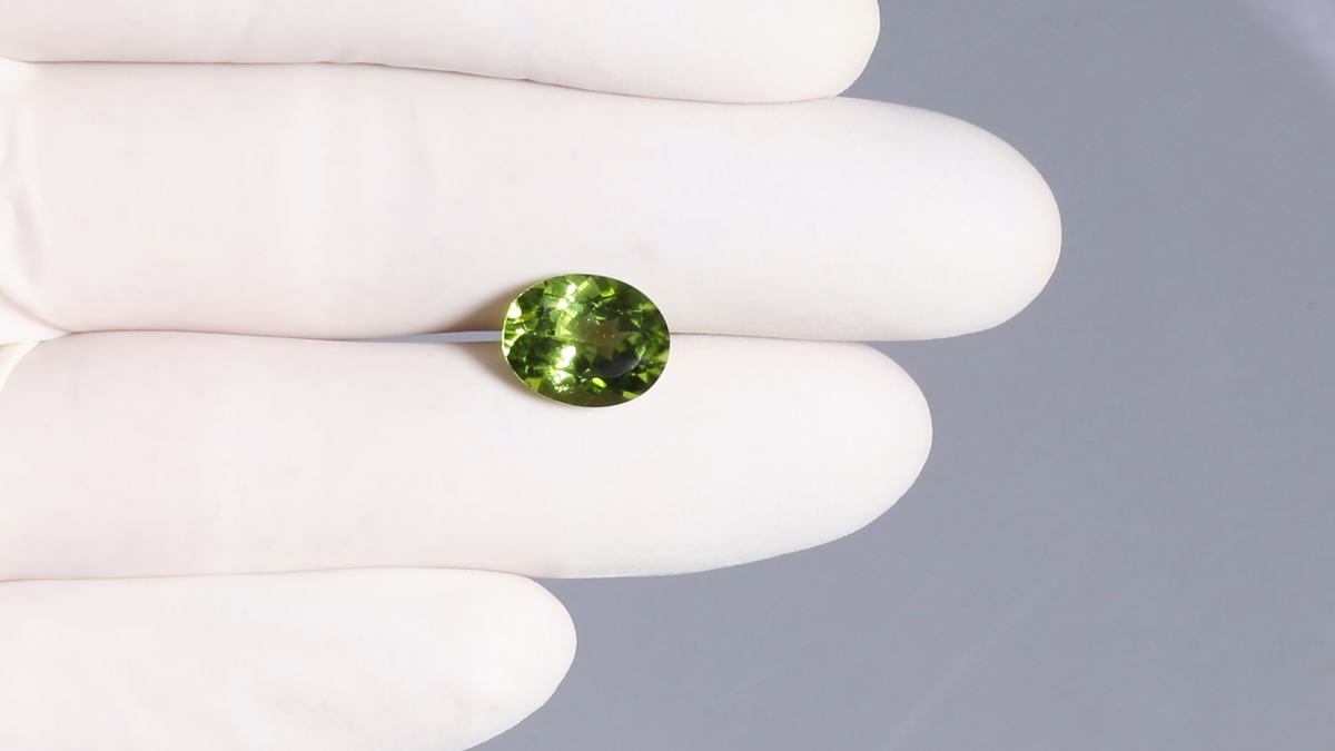Natural Peridot 4.89 Carats / 5.37 Ratti