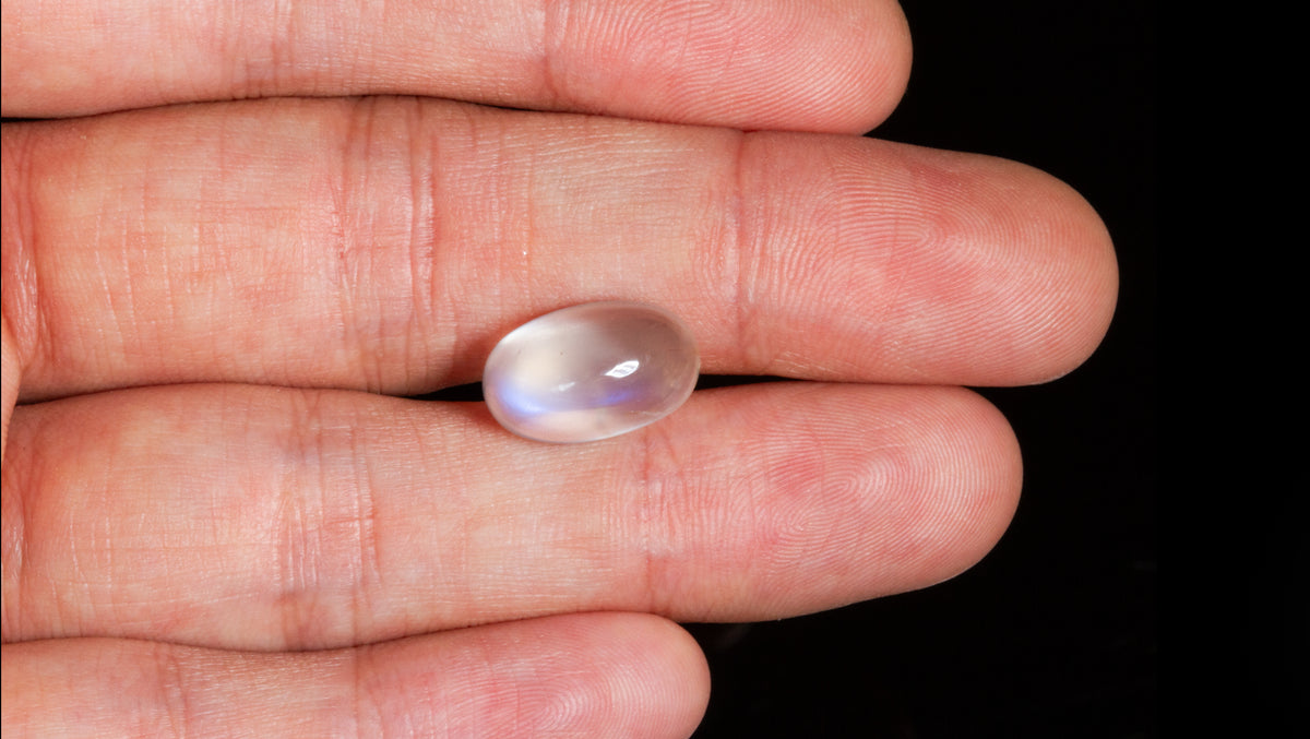 NATURAL MOONSTONE 9.39 CARATS / 10.32 Ratti