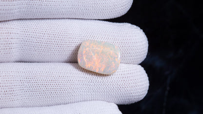 White Opal With Fire 10.51 Carats / 11.55 Ratti