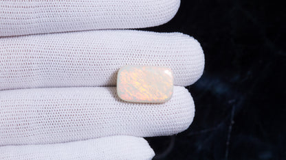 White Opal With Fire 10.53 Carats / 11.57 Ratti