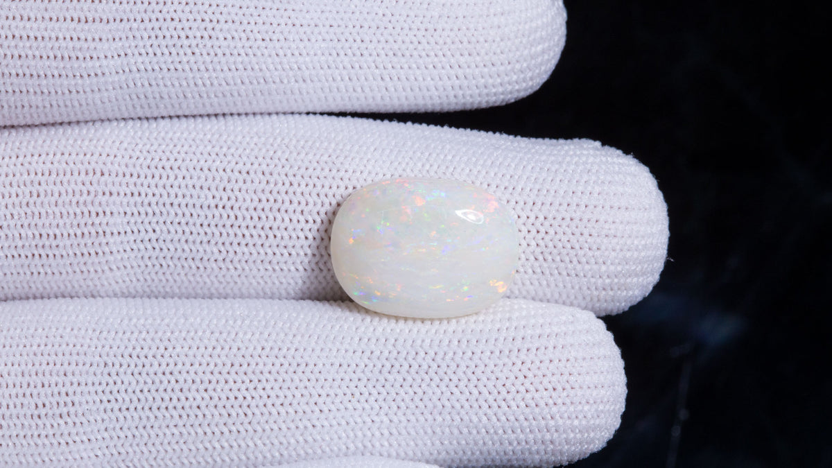 White Opal With Fire 12.71 Carats / 13.97 Ratti