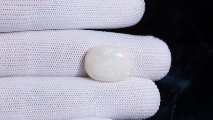 White Opal With Fire 12.71 Carats / 13.97 Ratti