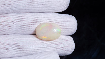 White Opal With Fire 15.69 Carats / 17.24 Ratti