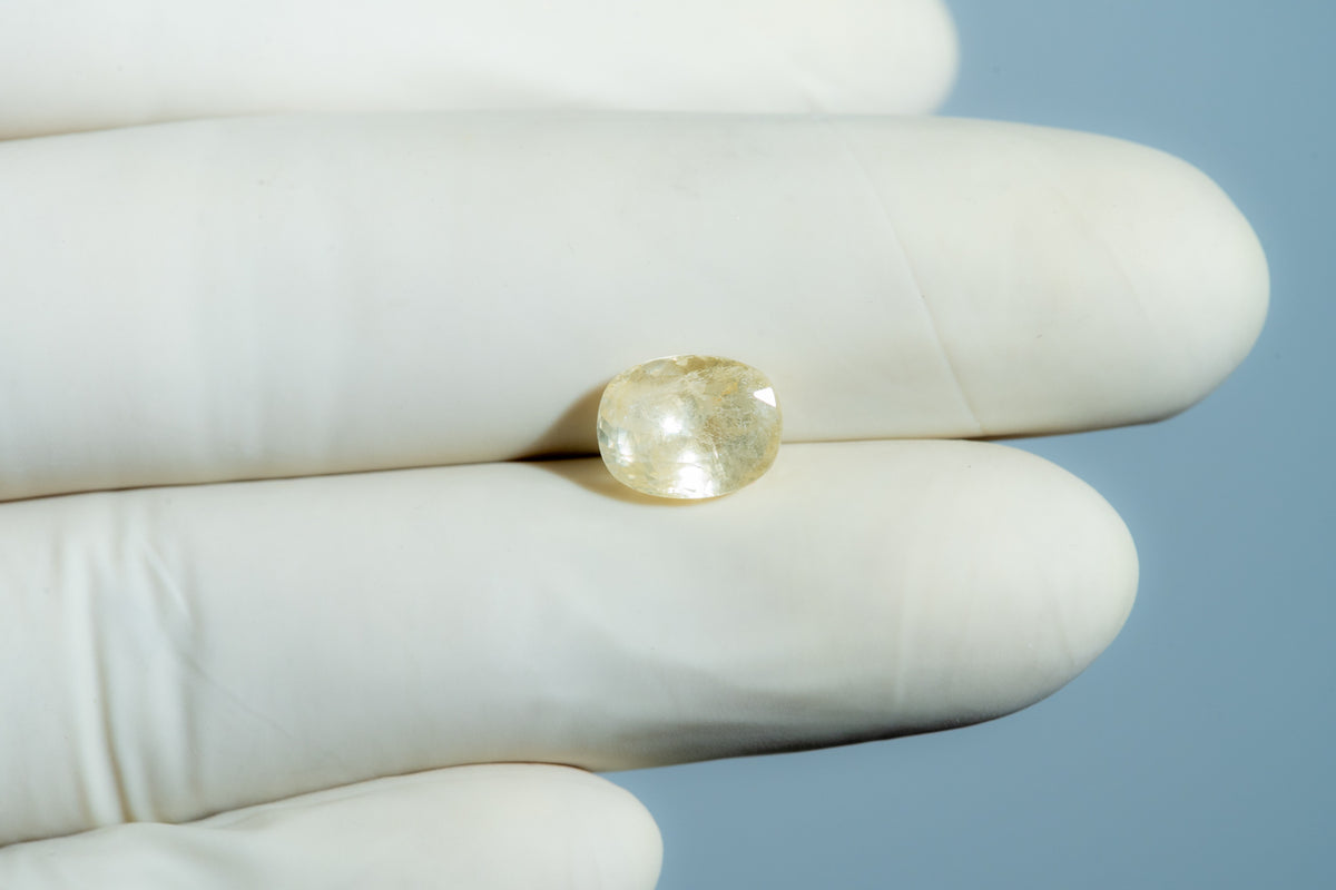 Natural Yellow Sapphire 4.85 Carats / 5.33 Ratti