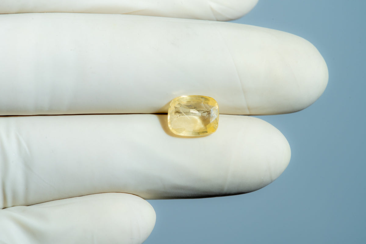 Natural Yellow Sapphire 3.58 Carats / 3.93 Ratti