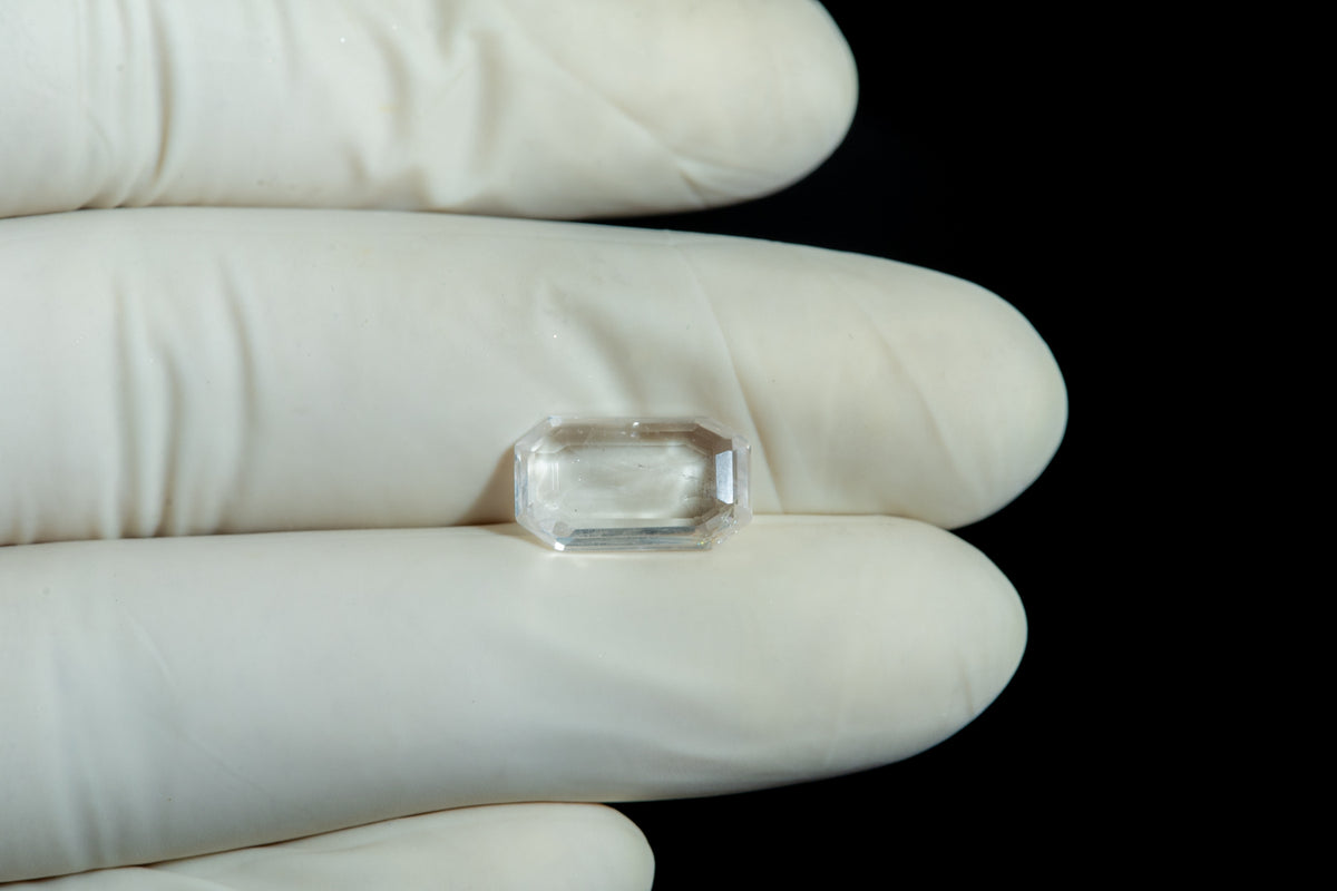 Natural White Sapphire 5.66 Carats / 6.22 Ratti