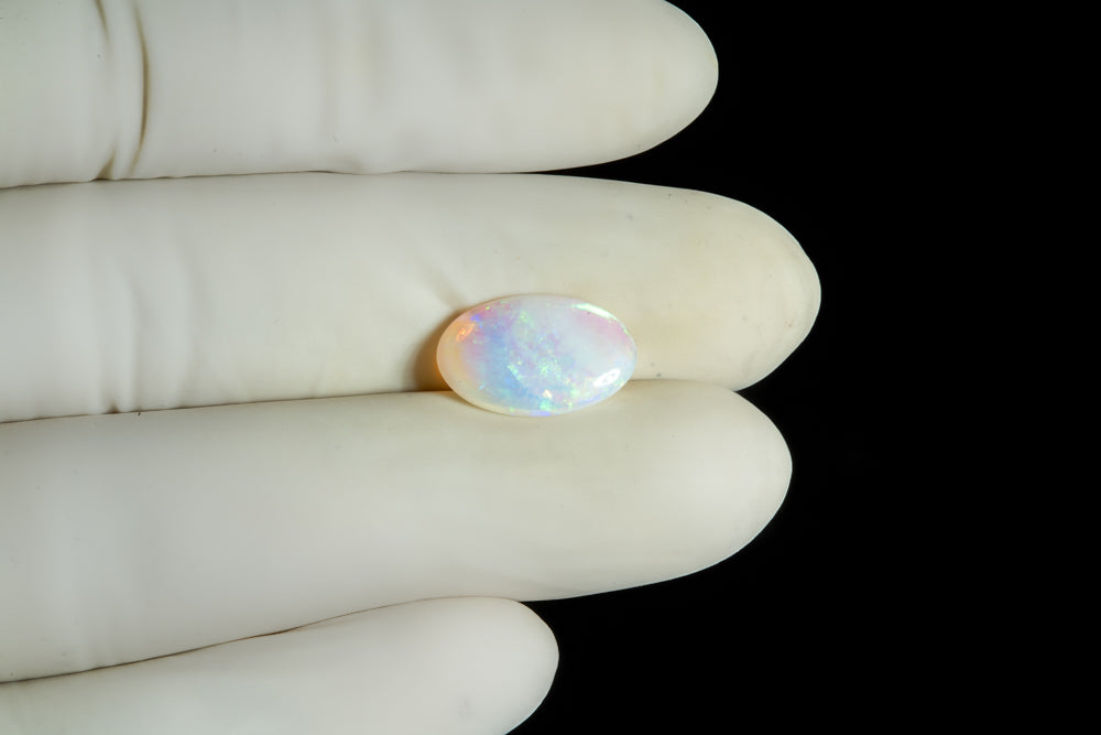 White Opal With Fire 2.77 Carats / 3.04 Ratti