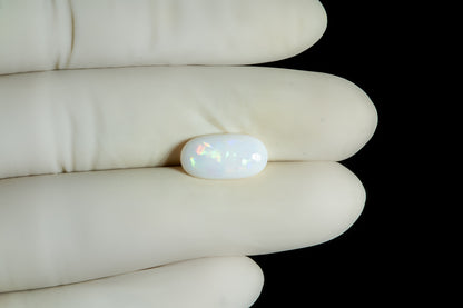 White Opal With Fire 2.76 Carats / 3.03 Ratti