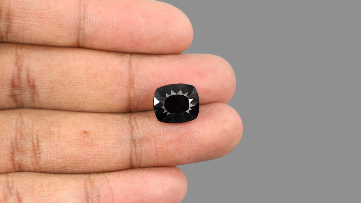 Natural Iolite(Neeli) 8.14 Carats / 9.04 Ratti
