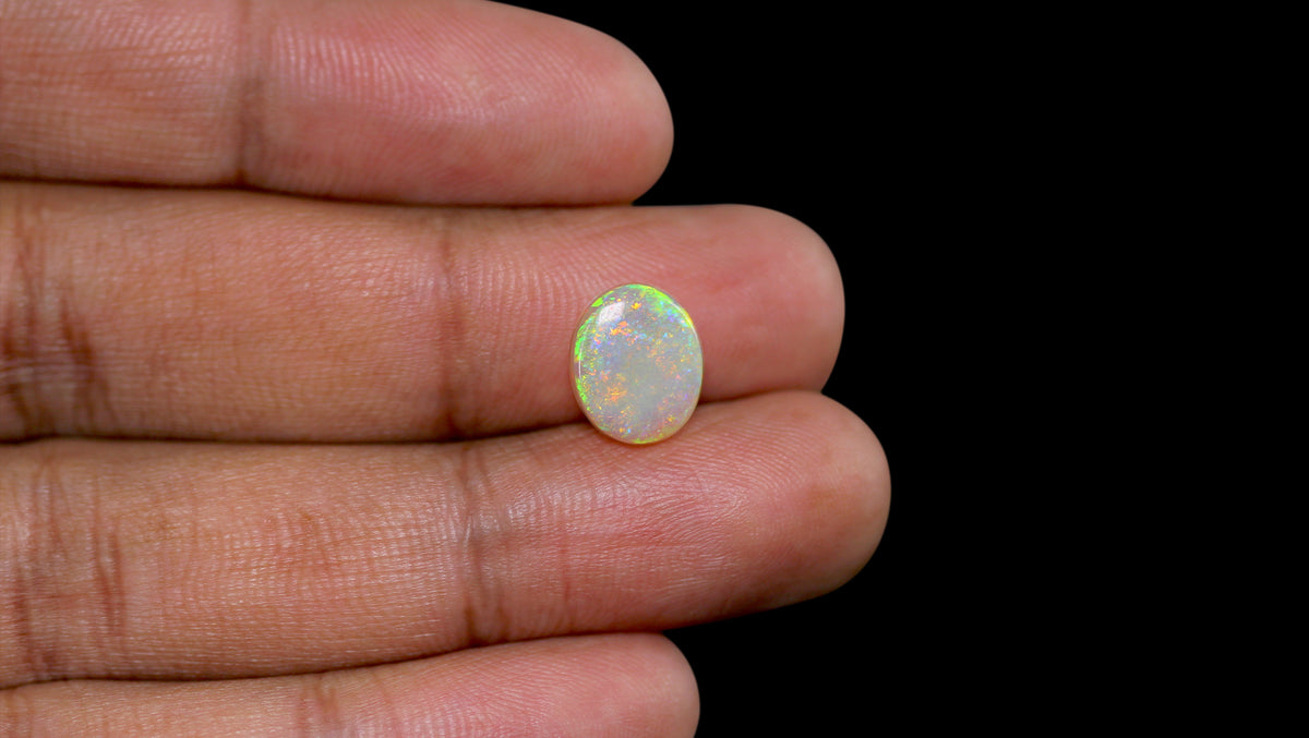 White Opal With Fire 2.69 Carats / 2.96 Ratti
