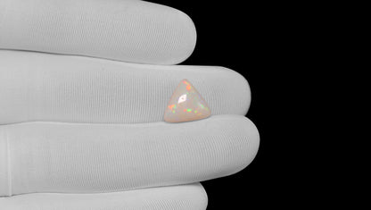 White Opal With Fire 4.88 Carats / 5.36 Ratti
