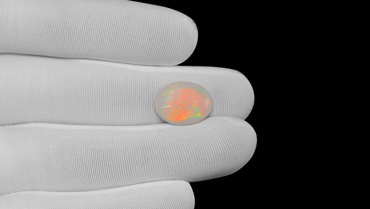 White Opal With Fire 4.71 Carats / 5.18 Ratti