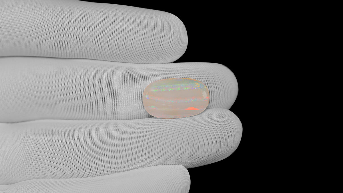 White Opal With Fire 7.38 Carats / 8.11 Ratti