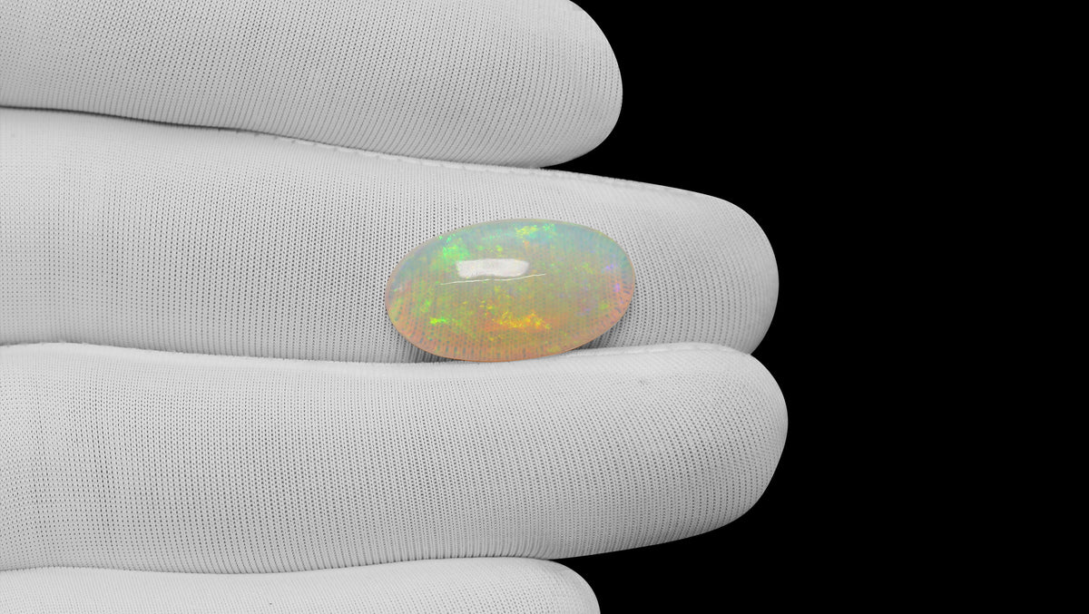 White Opal With Fire 7.47 Carats / 8.21 Ratti