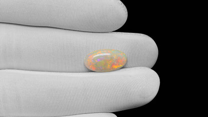 White Opal With Fire 4.26 Carats / 4.68 Ratti