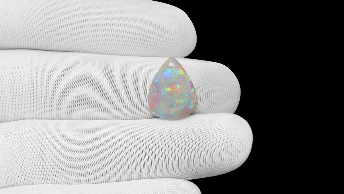 White Opal With Fire 6.08 Carats / 6.68 Ratti