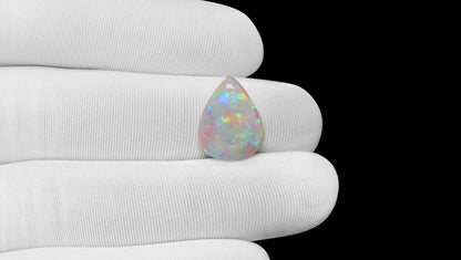 White Opal With Fire 6.08 Carats / 6.68 Ratti