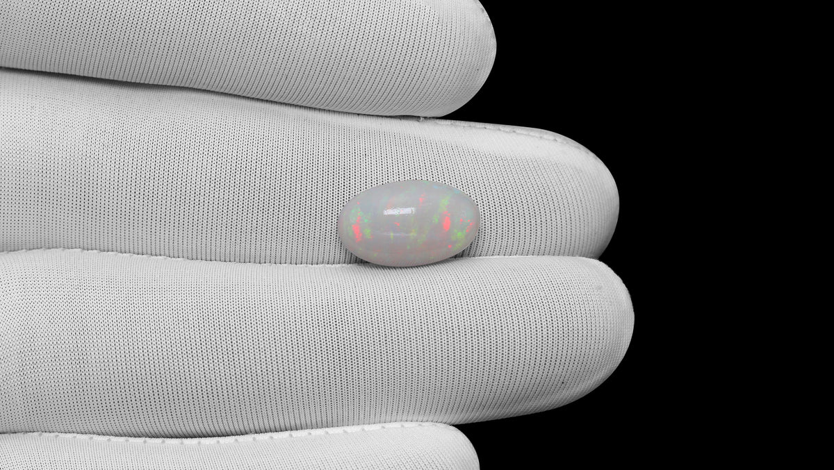 White Opal With Fire 4.65 Carats / 5.11 Ratti