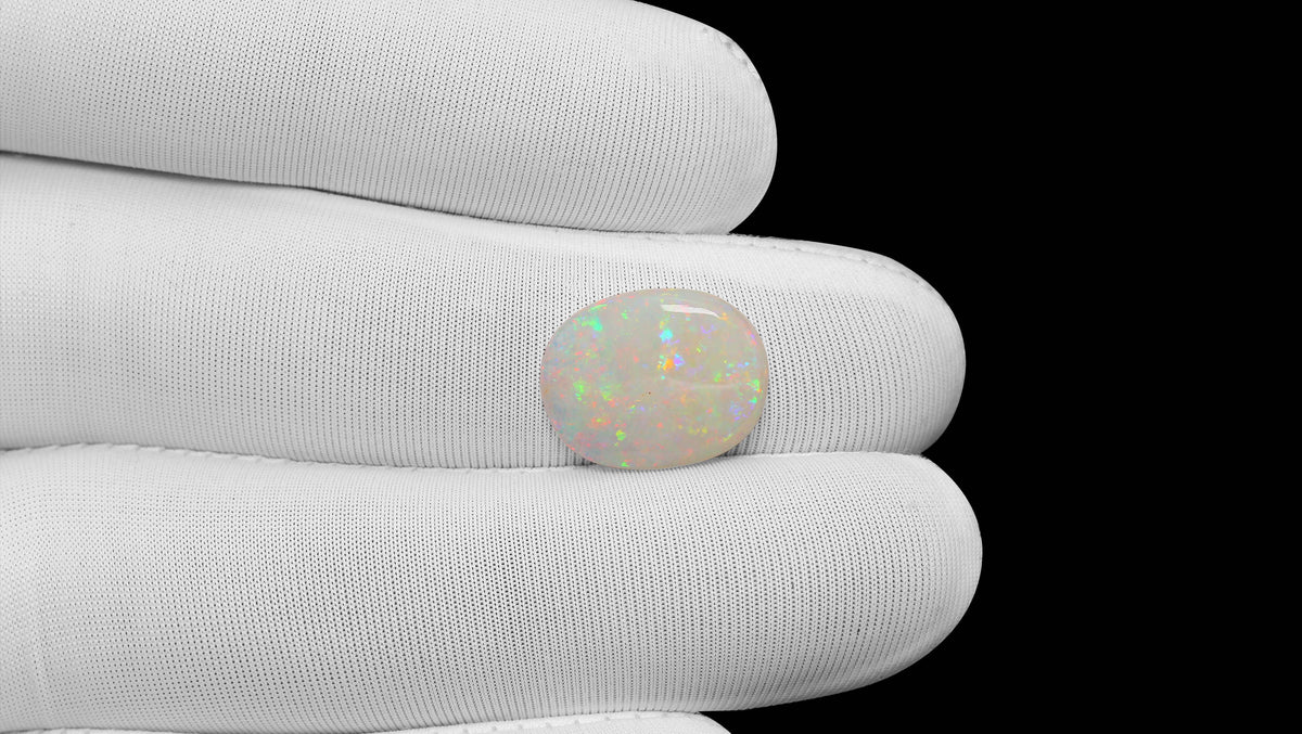 White Opal With Fire 4.55 Carats / 5 Ratti