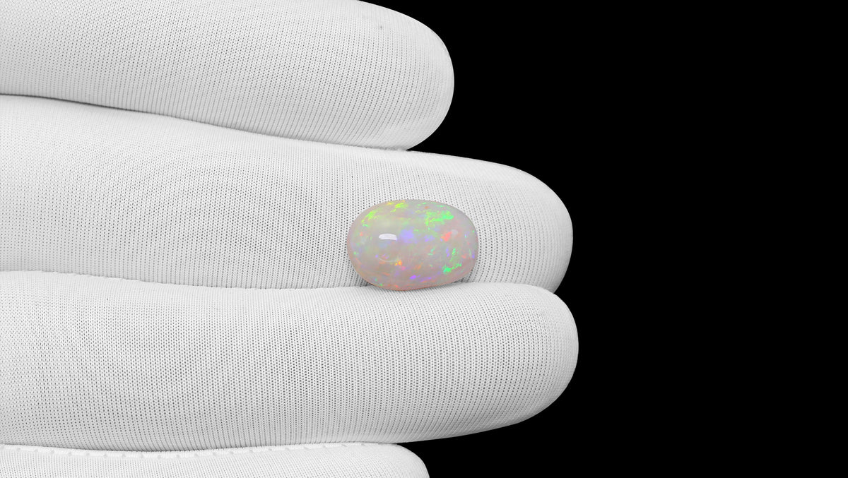 White Opal With Fire 4.99 Carats / 5.48 Ratti