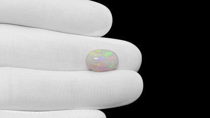 White Opal With Fire 4.99 Carats / 5.48 Ratti