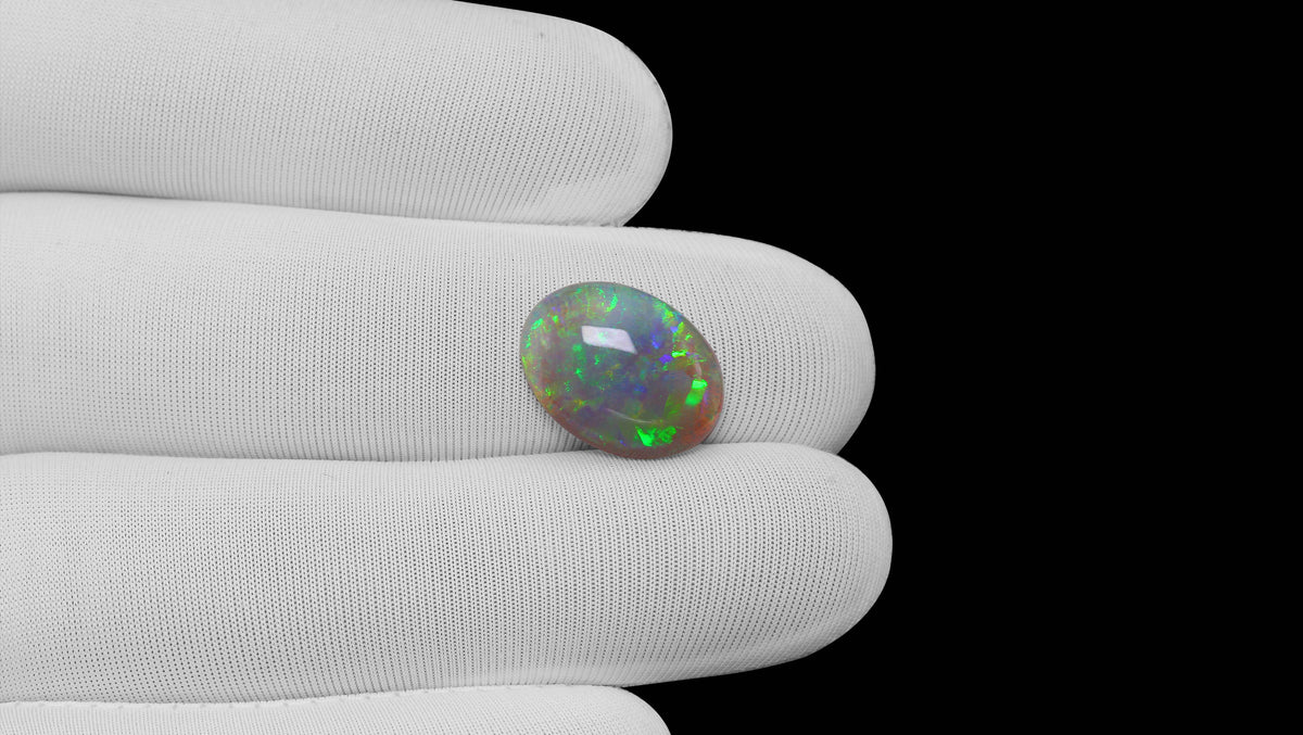 White Opal With Fire 4.56 Carats / 5.01 Ratti