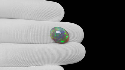 White Opal With Fire 4.56 Carats / 5.01 Ratti
