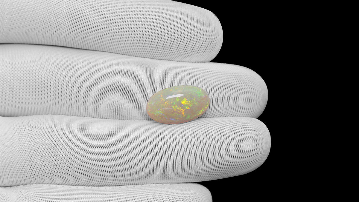 White Opal With Fire 5.35 Carats / 5.88 Ratti