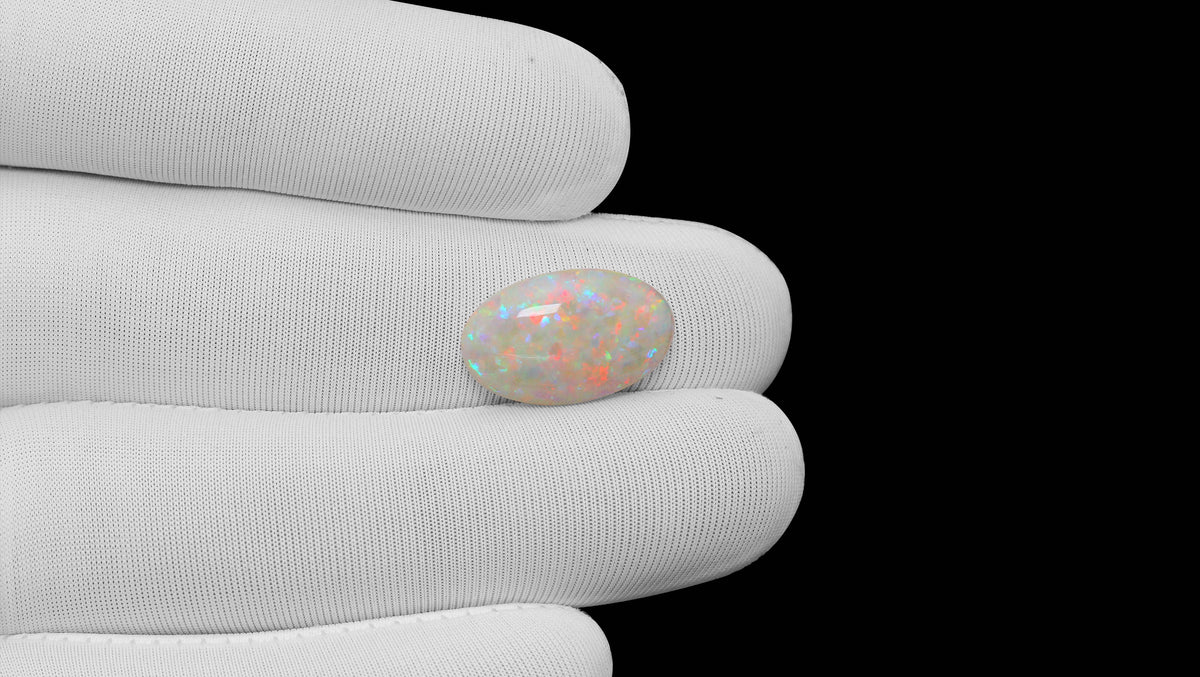 White Opal With Fire 5.29 Carats / 5.81 Ratti