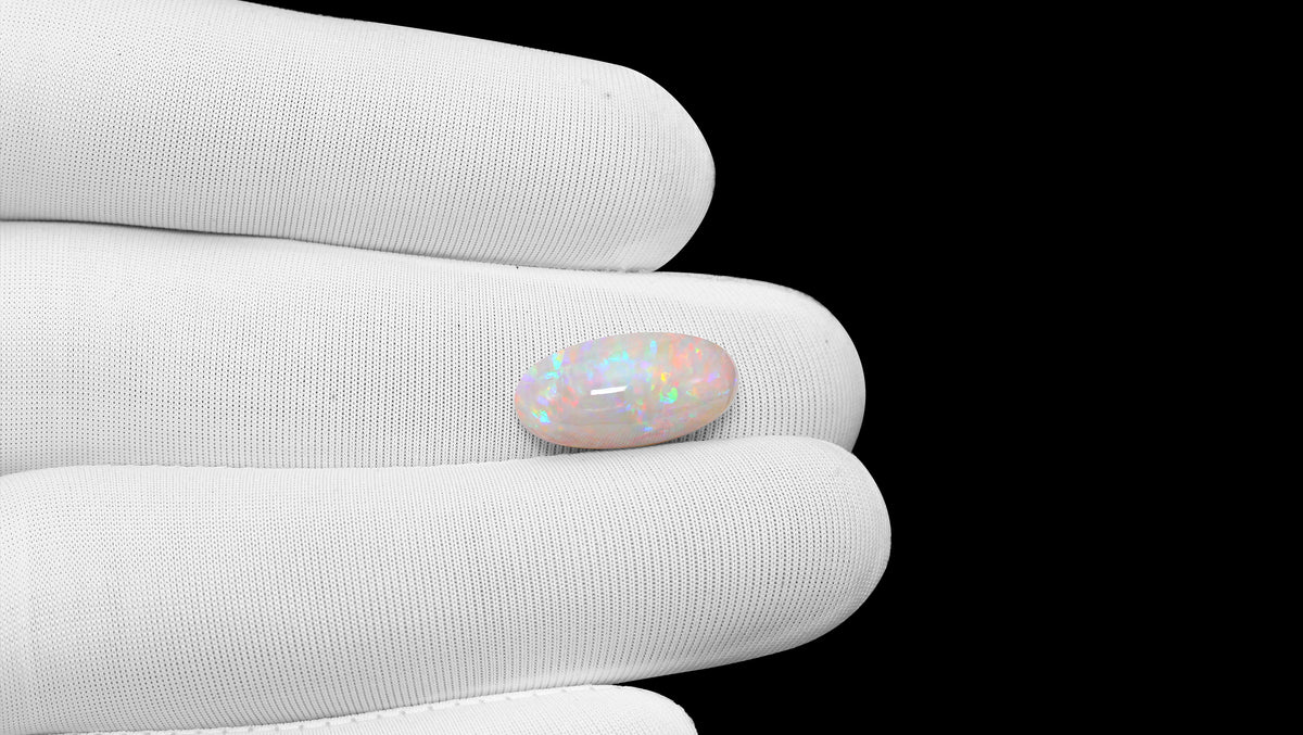 White Opal With Fire 5.67 Carats / 6.23 Ratti