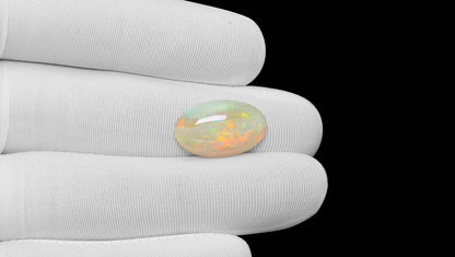 White Opal With Fire 7.16 Carats / 7.87 Ratti