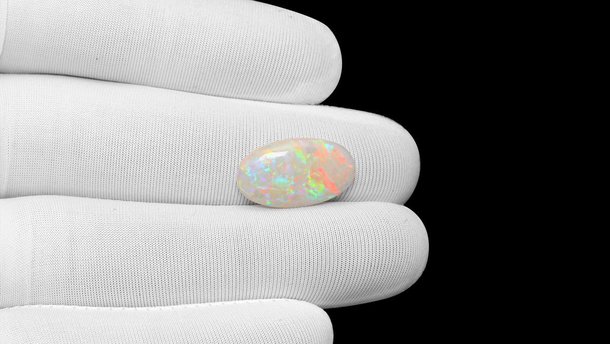 White Opal With Fire 4.80 Carats / 5.27 Ratti